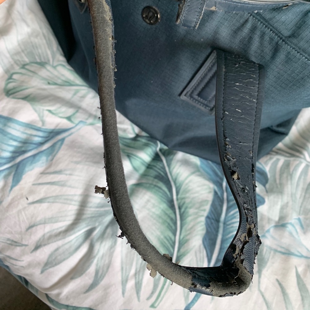 Lululemon Weekender/Duffle Bag - Picture 6 of 12